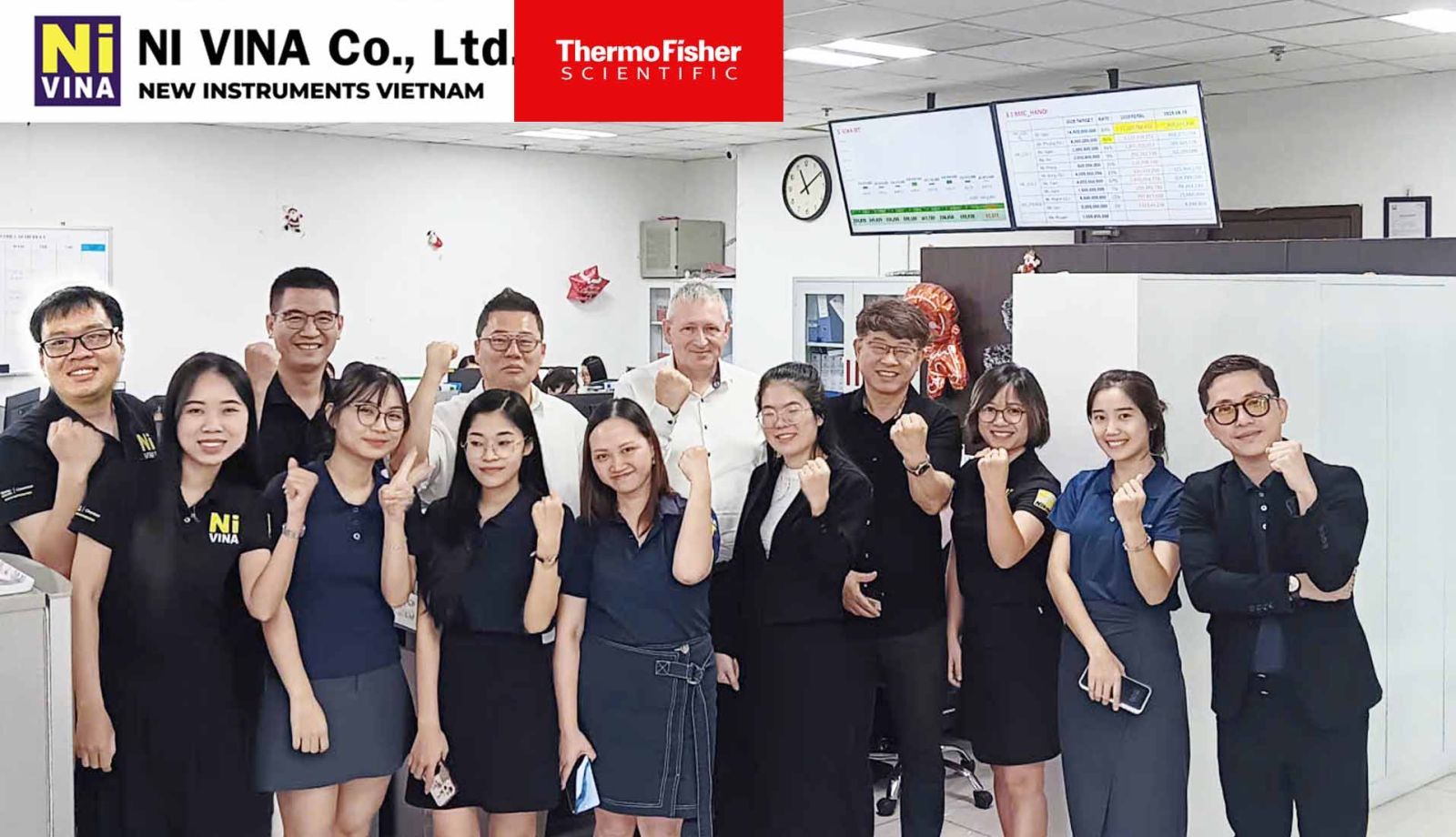 Đại diện Thermo Ông Gordon Niven giám đốc cấp cao ghé thăm và làm việc tại NIVINA